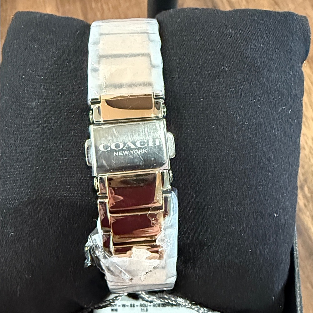 NWTCoach Silver Sparkle Dial Watch - Picture 3 of 6